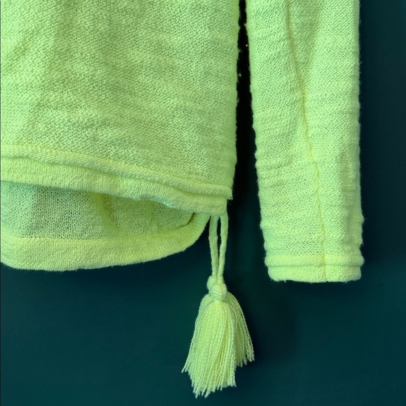 Lilly Pulitzer Jody V-neck M Prickly Pear Knit Top with Tassels Bright - Picture 3 of 6